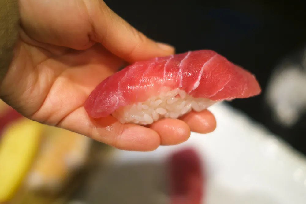 Tsukiji con passeggiata e corso di sushi. Immagine a scopo illustrativo. Il prodotto, luogo o esperienza effettivi possono differire.