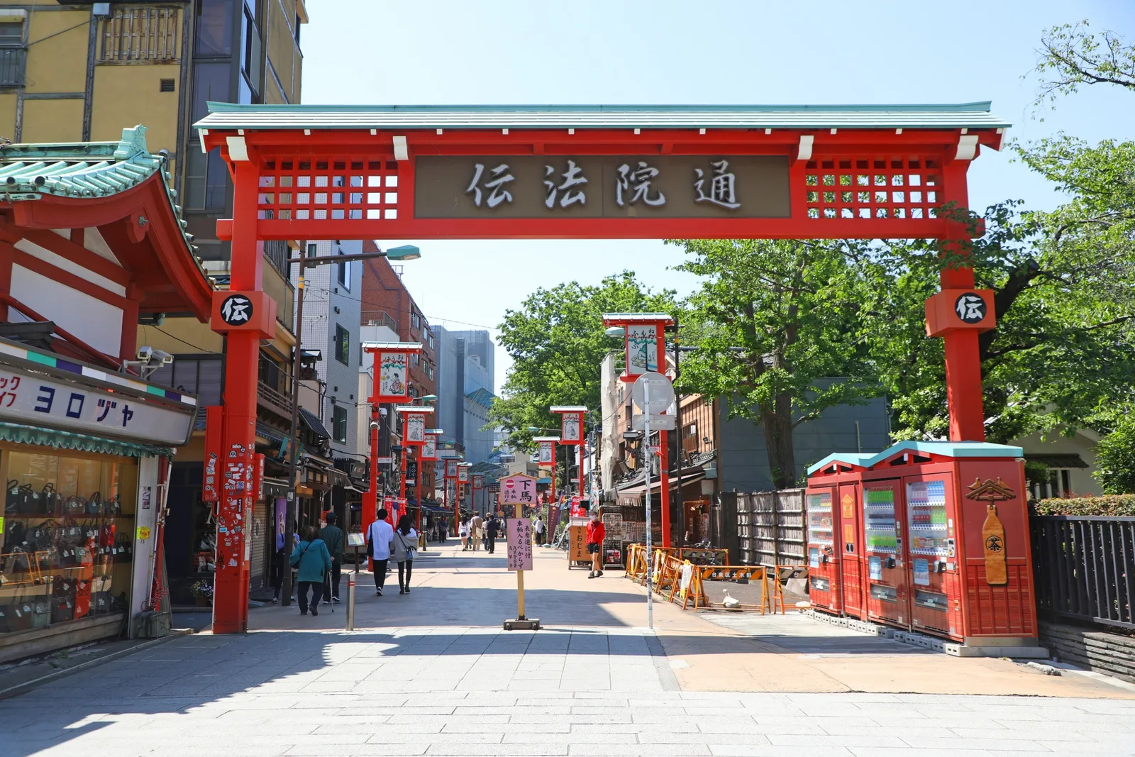 The vermillion entrance to Denboin Street beside Sensoji
