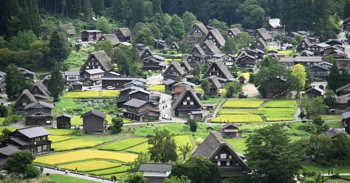 Shirakawa-go Day Trip from Kanazawa or Takayama