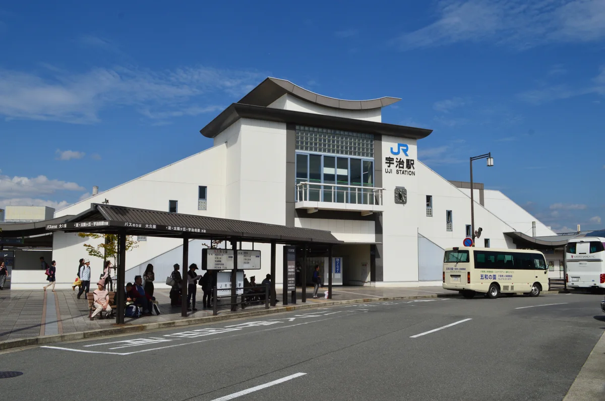 The white station building and JR sign at JR Uji Station