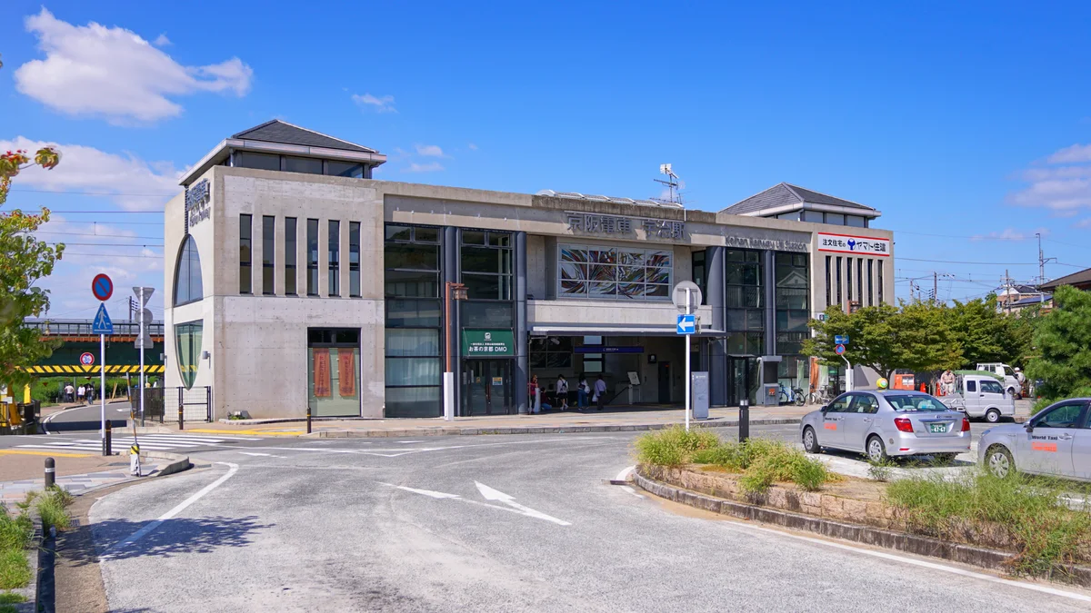 The exterior and entrance plaza of Keihan Uji Station