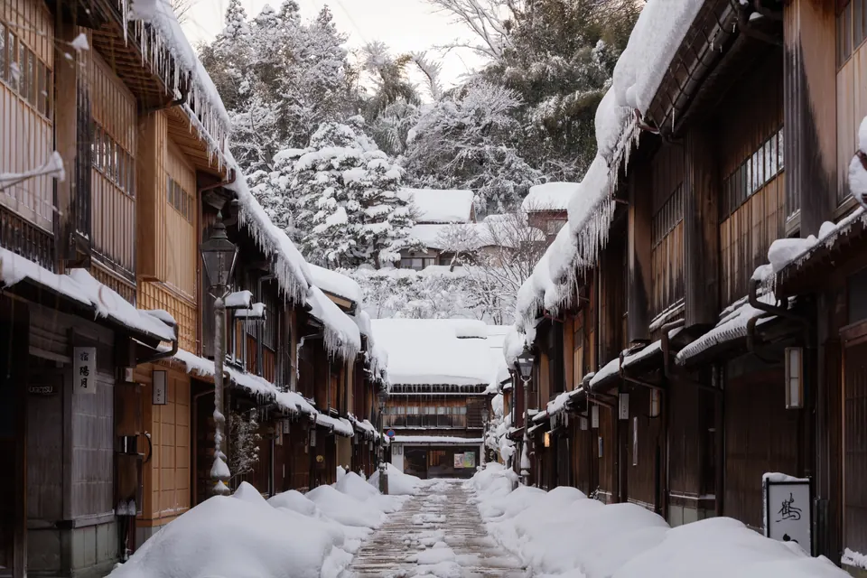 Snow lining the wooden buildings of Higashi Chaya in Kanazawa